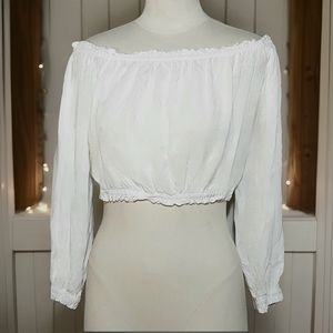 Divided peasant style long sleeve crop top